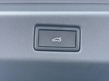 Car image 43