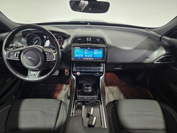 Jaguar XE 132 kW image number 11