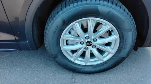 Car image 24