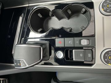 Car image 24