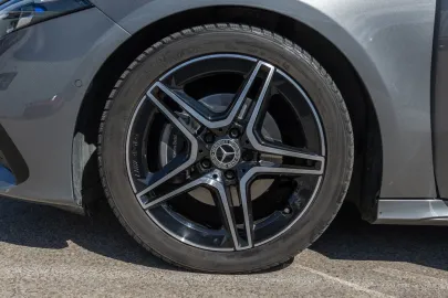 Car image 27