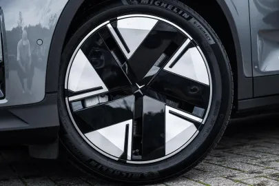 Car image 37
