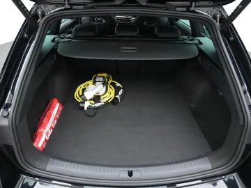 Car image 32