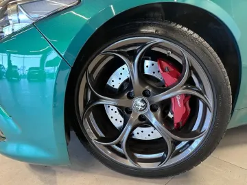Car image 30