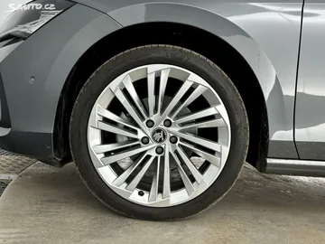 Car image 36