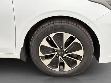 Car image 32