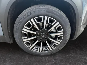 Car image 28
