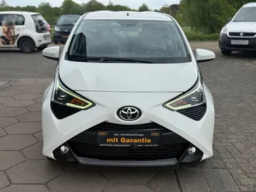 Car image 2