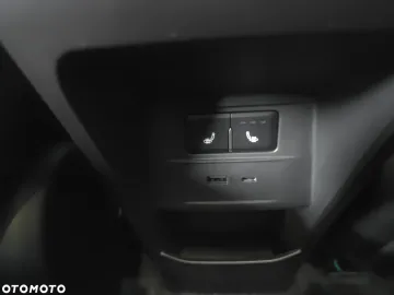 Car image 34