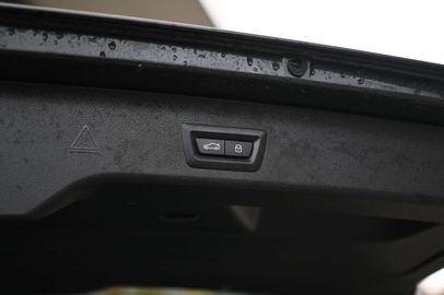 Car image 36