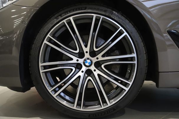 BMW 520d Touring xDrive 141 kW image number 7