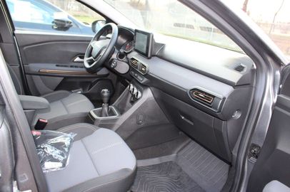 Car image 11