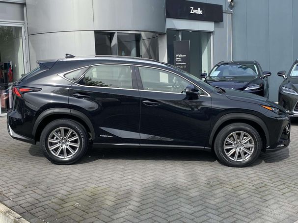 Lexus NX 300 h AWD 145 kW image number 2