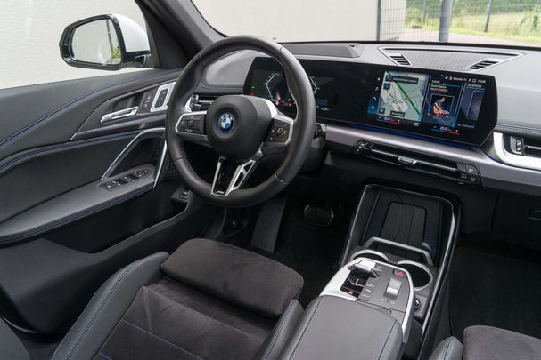 BMW iX1 xDrive30 M Sport 230 kW image number 5