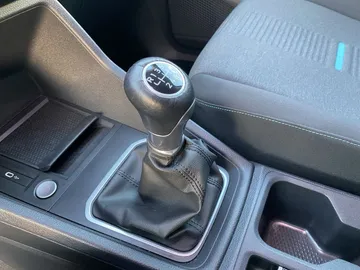 Car image 33