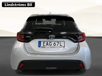 Car image 3
