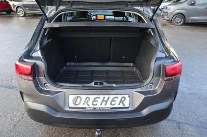 Car image 22