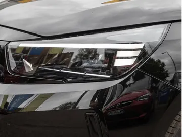 Car image 25