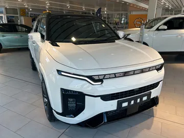 Car image 4