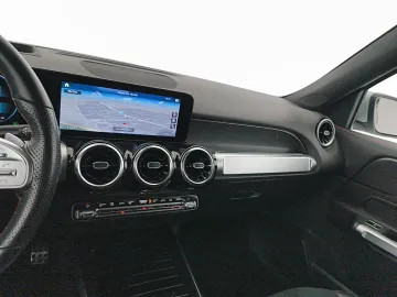 Car image 37