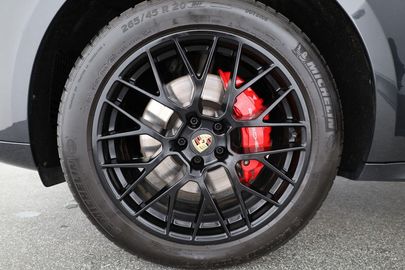 Car image 30