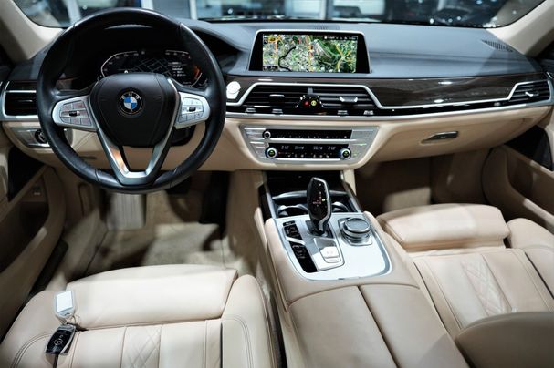 BMW 740d xDrive 250 kW image number 25