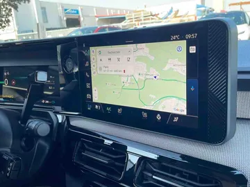 Car image 22