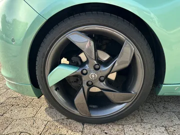 Car image 26
