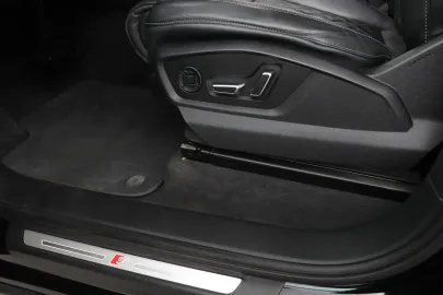 Car image 49