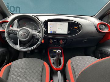 Car image 14