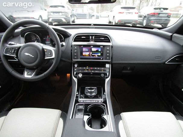 Jaguar XE 132 kW image number 24