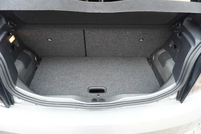 Car image 28