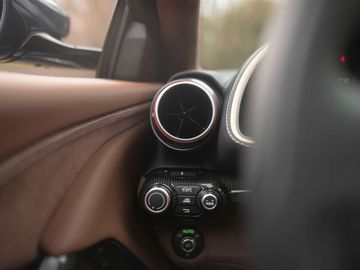 Car image 33