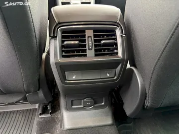 Car image 34