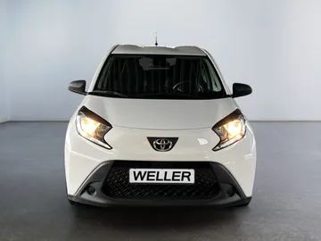 Car image 3