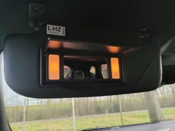 Car image 28