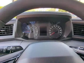 Car image 30