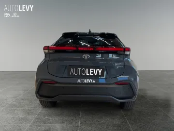 Car image 4