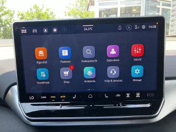 Car image 27