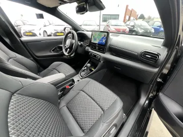 Car image 19