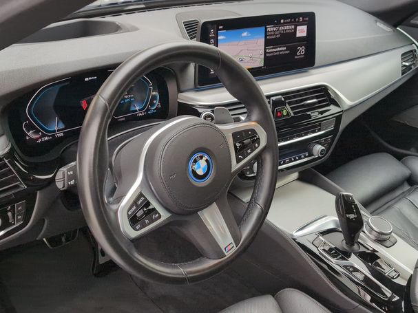 BMW 545 e xDrive 290 kW image number 12