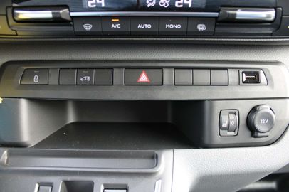 Car image 36