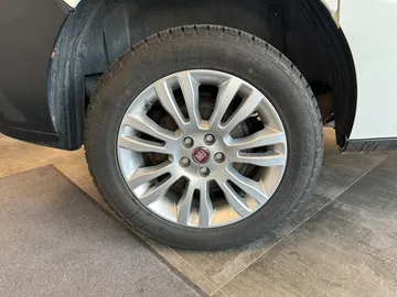 Car image 47