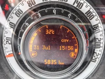 Car image 12