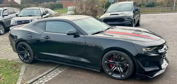 Car image 4