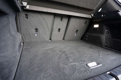 Car image 37