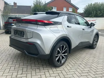 Car image 3