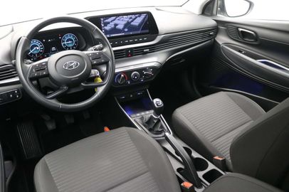 Car image 14