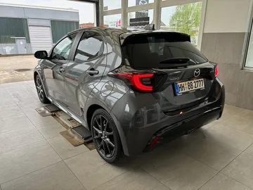 Car image 4