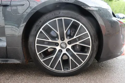 Car image 40